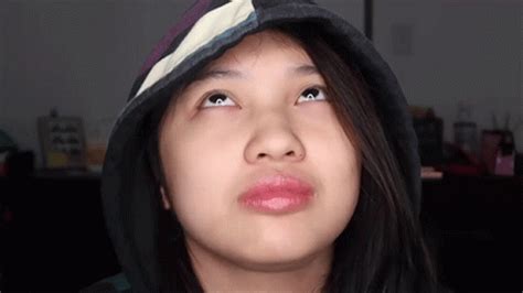 Tumirik ang mga mata nung umpisa ko na syang iyotin .